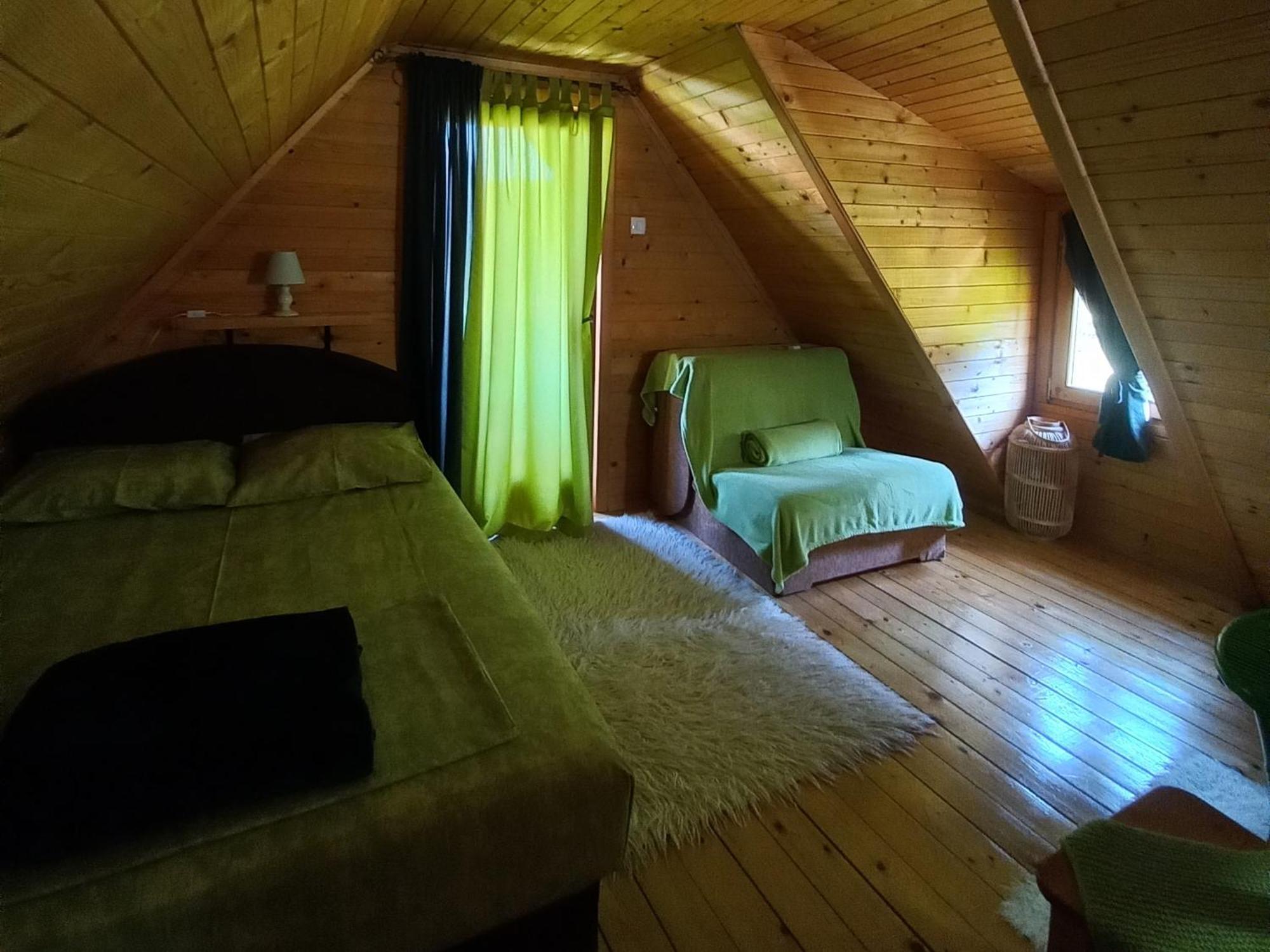Brvnara Borovik * Cetinje