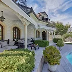 Villa Me Gusto With Sea View & Pool