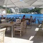 One-Bedroom Mediterranean Flat Near The Sea