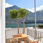 Cosy Front Line Apt With Sea Access At Your Door Step