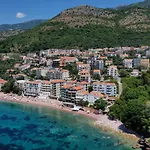 Petra'S Beachfront Penthouse