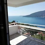 Apartments Zora I Veselin