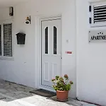 Josephine Apartment