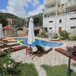 Apartments With Swimming Pool -Vila Oasis