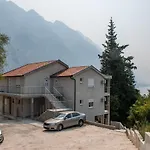 Bay Leaf Apartments