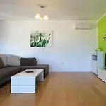 Sunrise Apartment Zatvoren