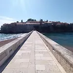 Sveti Stefan- Apartment Dora