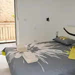 Seagull Apartments