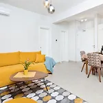 Ell Star Apartment