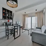 Altezza Apt W/Sea View + Shared Pool + Free Parking
