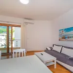 Alex Lux Sea View Aparmtent 2