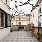 Apartments Leo