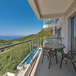 Altezza Apt W/Sea View + Shared Pool + Free Parking