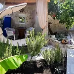 Lovely Apartment In Utjeha With Jacuzzi