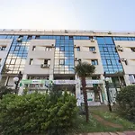 La Costa Apartments