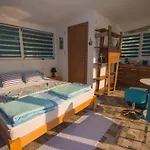 Viola Apartmanhaz Bar-Susanj