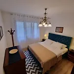 Golden Fields Apartment Near The Old Town