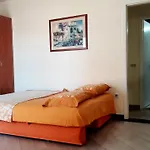 Orange Apartment Rafailovici