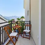 Peaceful Sunhill Apartments