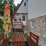 Tara Bungalov
