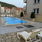 Deluxe Pool Apartment 3