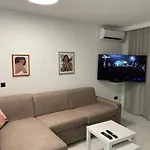 Deluxe Pool Apartment 4