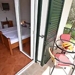Apartments And Rooms Iva