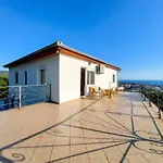 Villa Guesthouse Luna