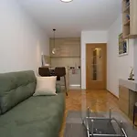 Studio Apartment Art Zone