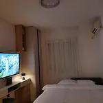 Studio Apartment Art Zone