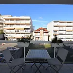 Arcachon : T2 Moderne A 2 Pas De La Plage Avec Balcon, Wifi, Parking Et Tv Cinema - Fr-1-420-71