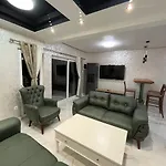 Cezar Apartments