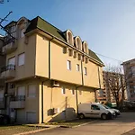 Sunny 412 Apartment