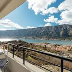 Lana Sea View Apartment
