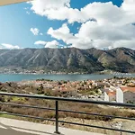 Lana Sea View Apartment