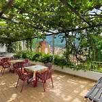 Madra Rooms And Apartments