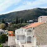 Family Residence Petrovac