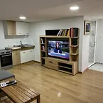 Demo'S Place
