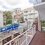 Apartments Luka