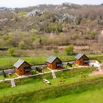Forest&Lake Cottages