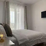 Veselinka Apartments & Rooms