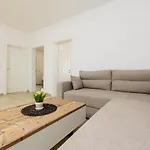Lira Suites