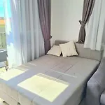 Cozy Studio Apartment In Petrovac