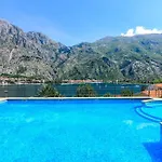 Sea View And Pool! Brend New! Vista