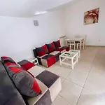 Spacious One Bedroom Apartment Dia
