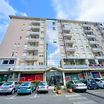 1-Bedroom Apartment In Urban Area
