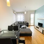 1-Bedroom Apartment In Urban Area