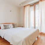 Status-M Apartments Nivel 35