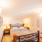 Sunny Portside Apartment