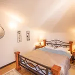 Sunny Portside Apartment